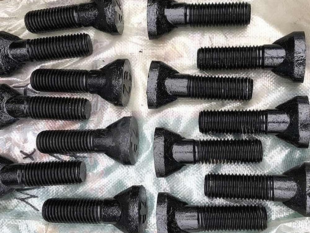 高强度黑螺栓直供 优质钢材打造 表面黑化处理 高强度抗疲劳 工业建筑通用