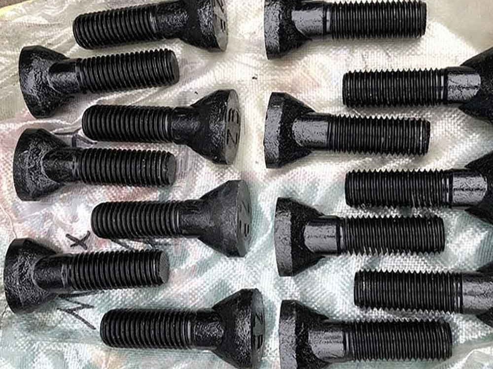高强度黑螺栓直供 优质钢材打造 表面黑化处理 高强度抗疲劳 工业建筑通用