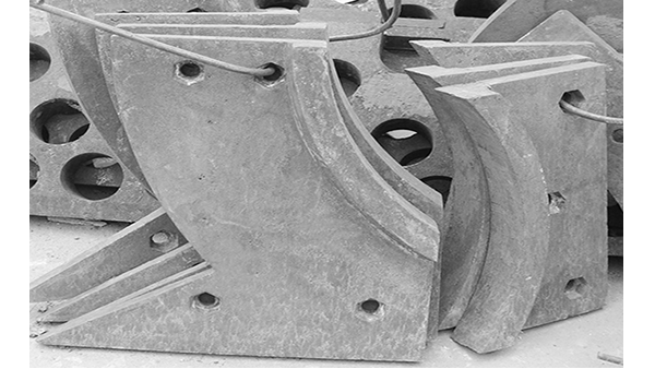 高锰钢衬板：耐磨领域的 “抗冲击强者”，选对守护设备寿命